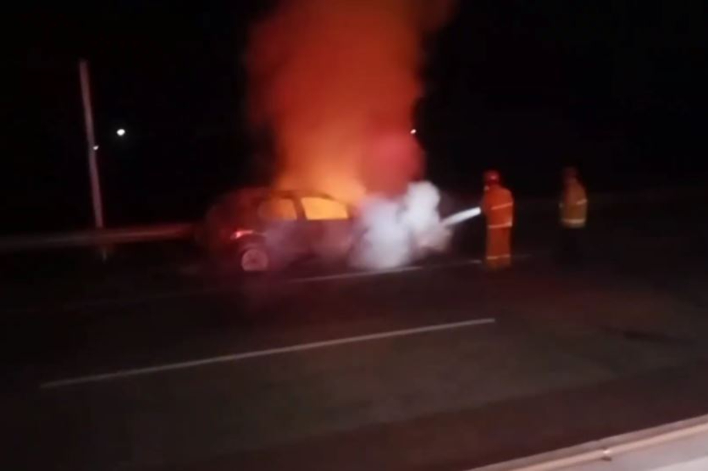 Mobil Terbakar di Tol Ngawi-Kertosono, 3 Penumpang Lolos dari Maut