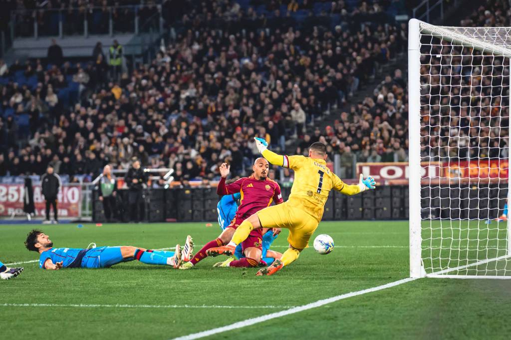 Hasil Lengkap Liga Italia: AS Roma Bungkam Cagliari, Donyell Malen Cetak Brace