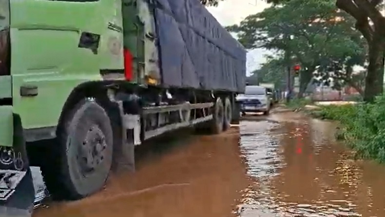 Jalan Pantura Pati-Juwana Kembali Terendam Banjir, Lalu Lintas Macet hingga 5 Km