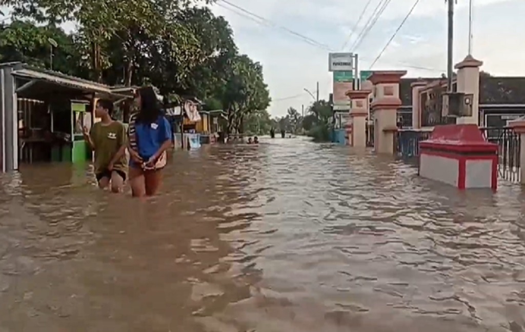 Banjir Luapan Sungai Blorong Kendal Meluas, Sekolah Diliburkan dan Puskesmas Tutup