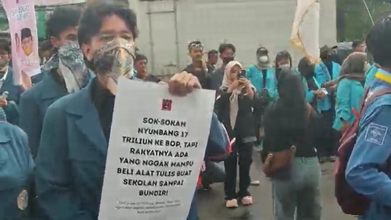 Ratusan Mahasiswa BEM se-Jatim Geruduk DPRD, Desak Reaktivasi 11 Juta Penerima PBI BPJS