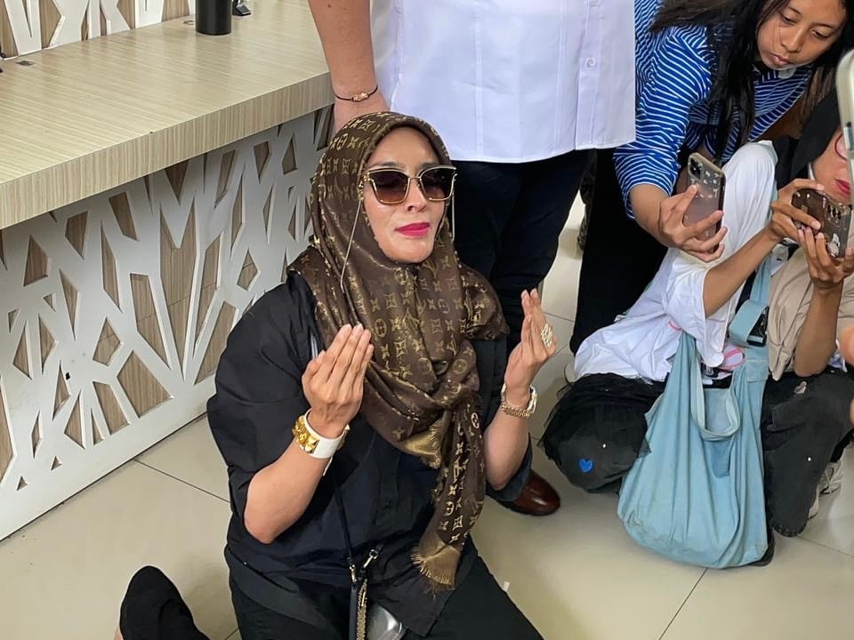 Doktif Sujud Syukur usai Gugatan Praperadilan Dokter Richard Lee Ditolak, Ini Fotonya!