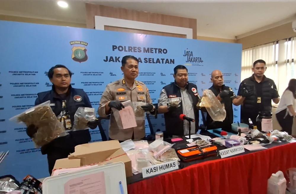 Kreator Konten Berinisial AW Ditangkap usai Produksi Ganja di Rumah