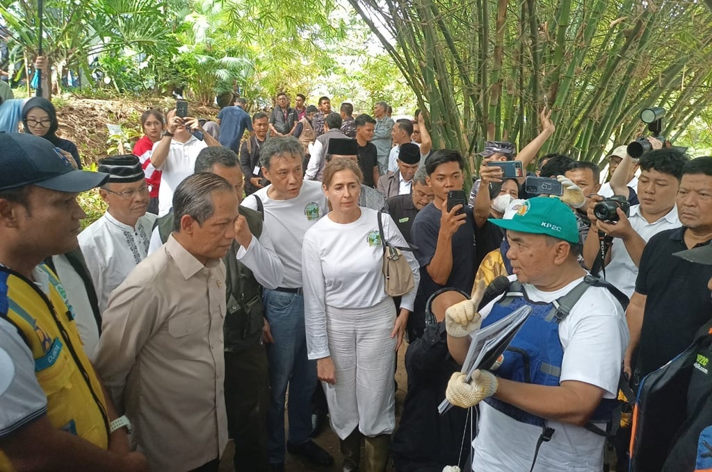 Menteri LH Pantau Bersih-Bersih Kali Cikeas, Dorong Penataan Sungai Cegah Banjir Bekasi