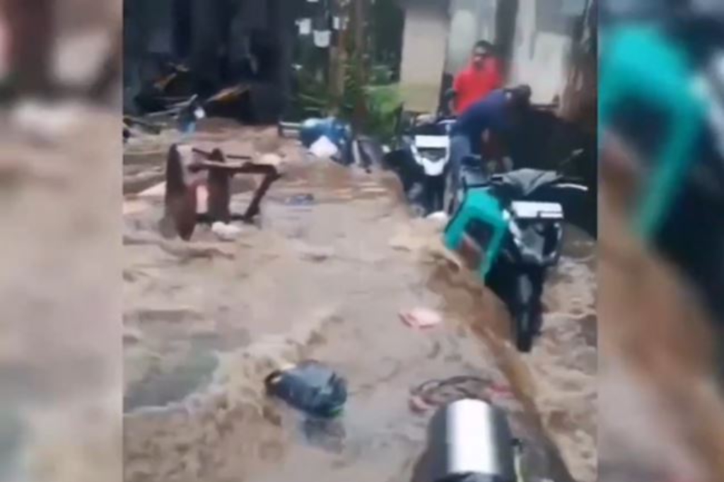 Banjir Bandang Terjang Kampung Domas Salatiga, 4 Rumah Warga Terdampak Kerusakan