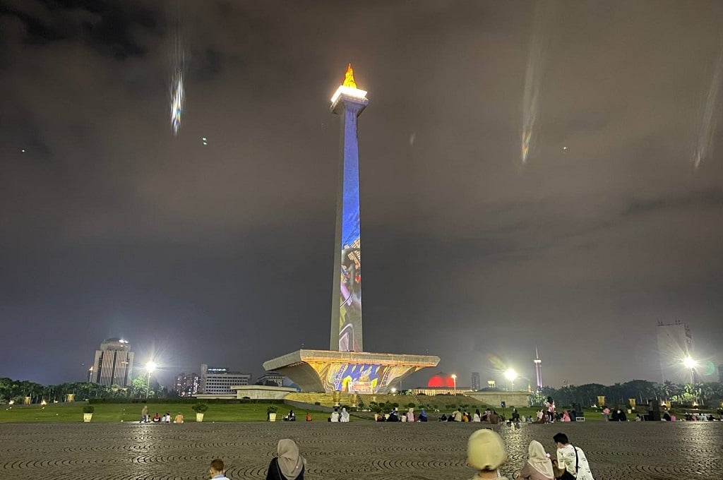 Keren! Pertunjukan Video Bertema Imlek di Monas Bikin Warga Terpukau