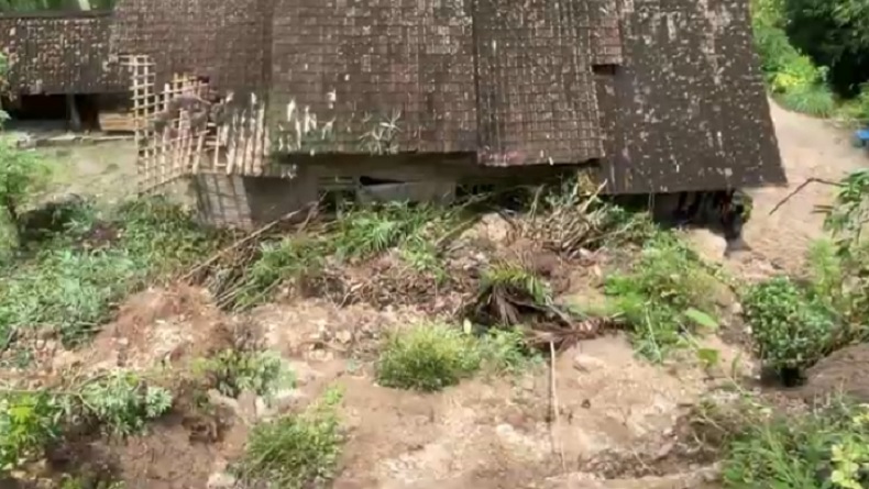 Hujan Deras, Tebing Longsor di Kulonprogo Terjang Rumah Warga