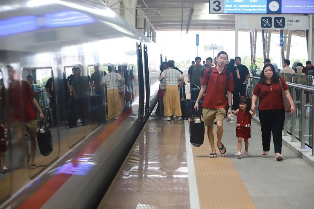 Penumpang Whoosh dan LRT Melonjak usai Kecelakaan Kereta Bekasi, Tembus 45 Persen