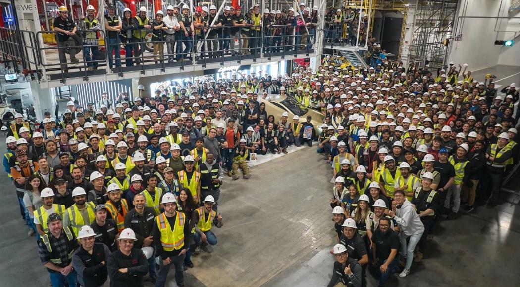 Tesla Cybercab Produksi Pertama Meluncur, Elon Musk: Harga di Bawah Rp500 Jutaan