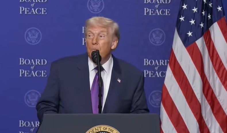 Trump Teken Instruksi Presiden, Berlakukan Tarif 10% untuk Semua Negara