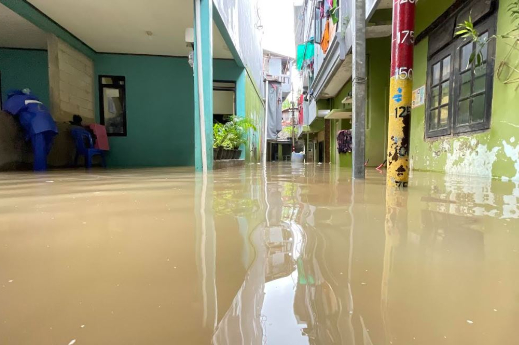 Jakarta Diguyur Hujan, Kebon Pala Banjir 120 Cm akibat Luapan Kali Ciliwung