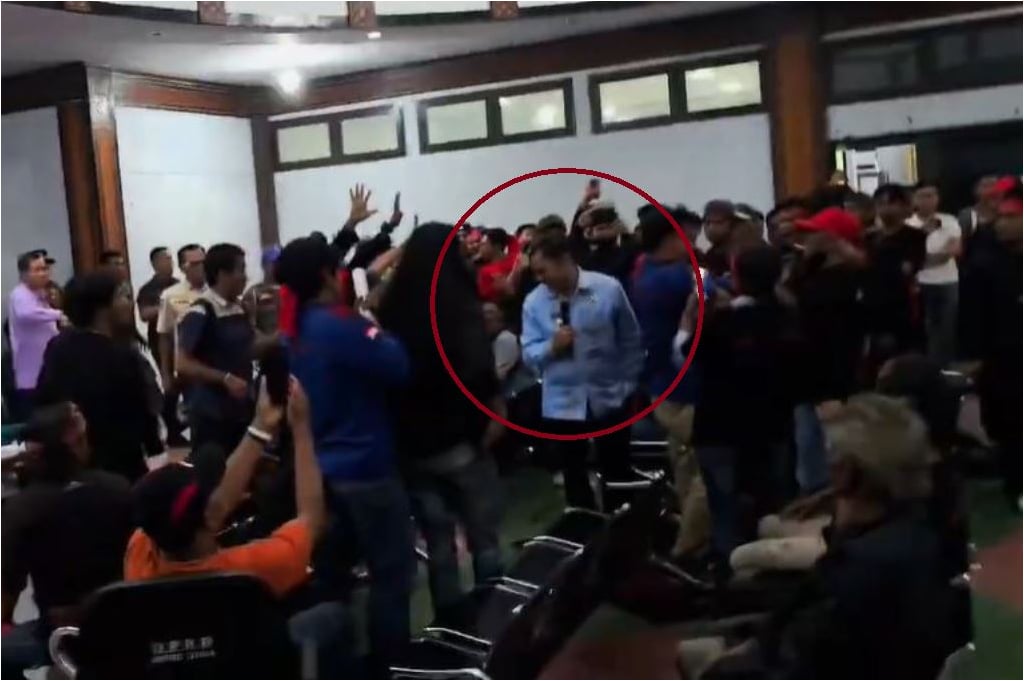 Demo Tolak Proyek Geothermal di Tana Toraja Ricuh, Bupati Nyaris Diamuk Massa