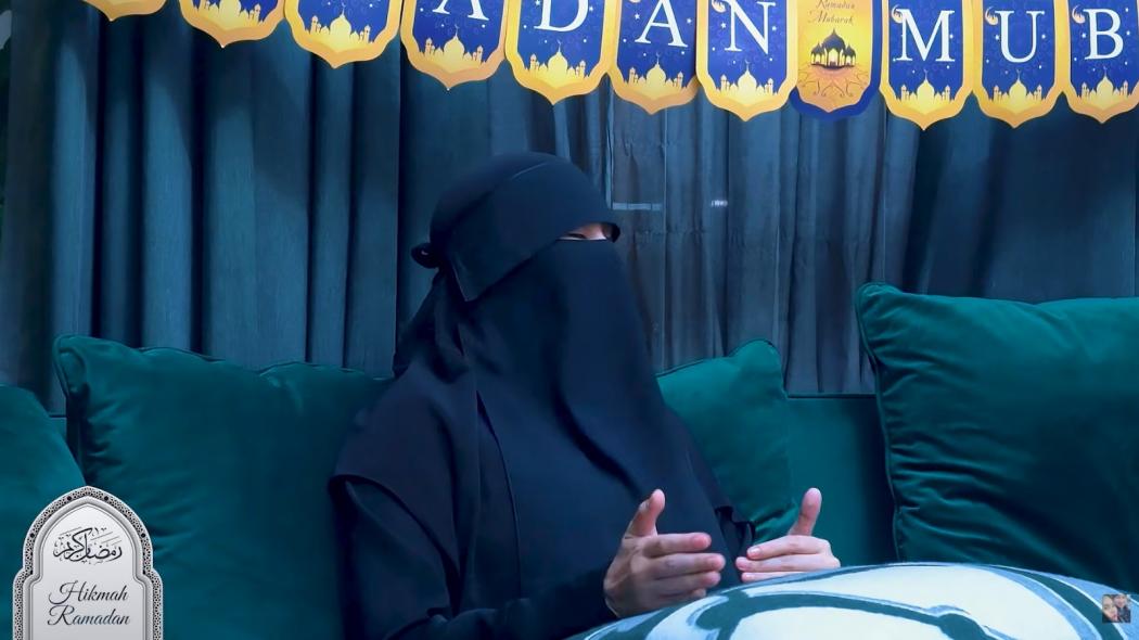 Tangis Kartika Putri Pecah saat Cerita Pengalaman Pertama Pakai Cadar, Mengharukan