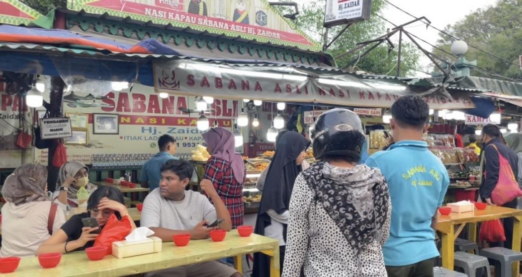 Berburu Takjil Khas Minang di Kramat Senen dari Bubur Kampiun hingga Tambusu