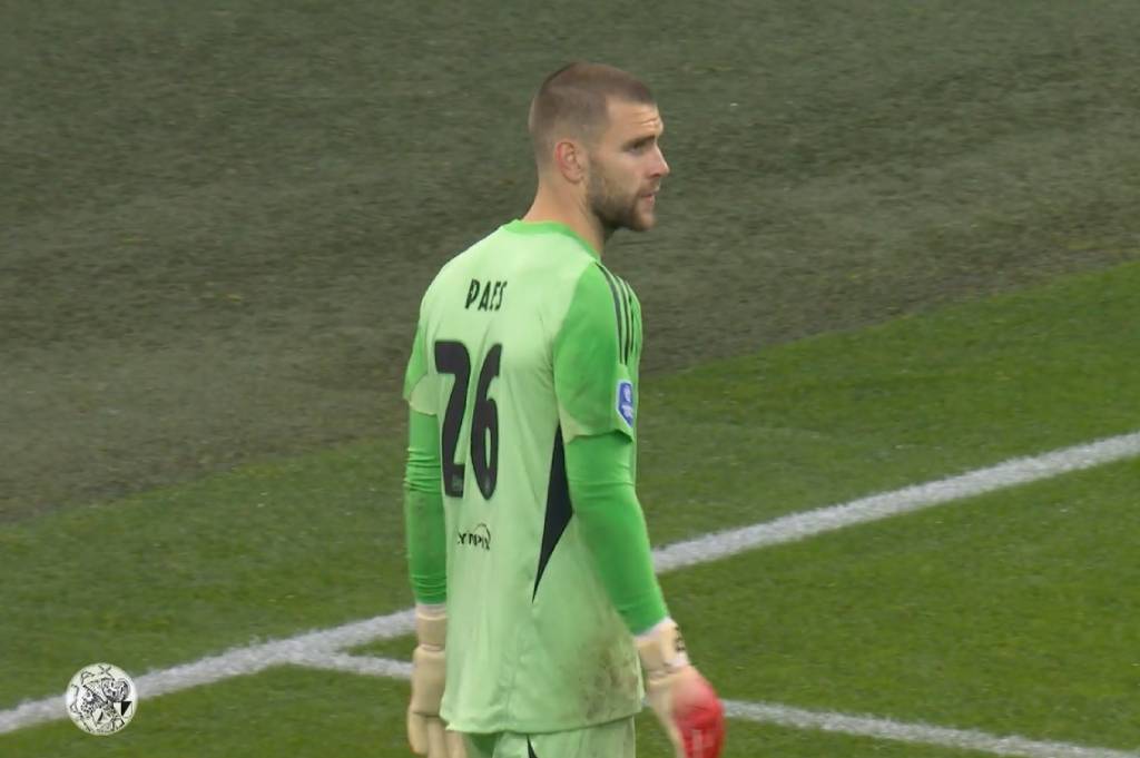 Maarten Paes Kecewa Usai Debut, Tegaskan Ajax Harusnya Menang atas NEC