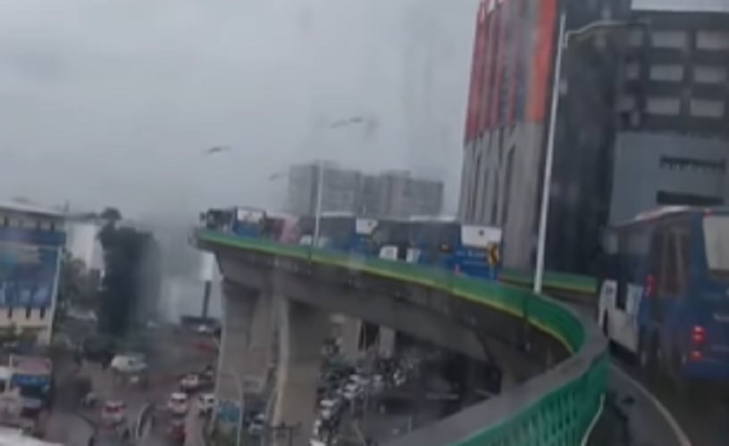 Lalu Lintas Jalur Layang Cipulir Sempat Tersendat Imbas 2 Bus Transjakarta Adu Banteng