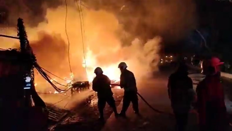 Kebakaran Hebat di Tangerang, 9 Lapak Barang Bekas Ludes Dilalap Api