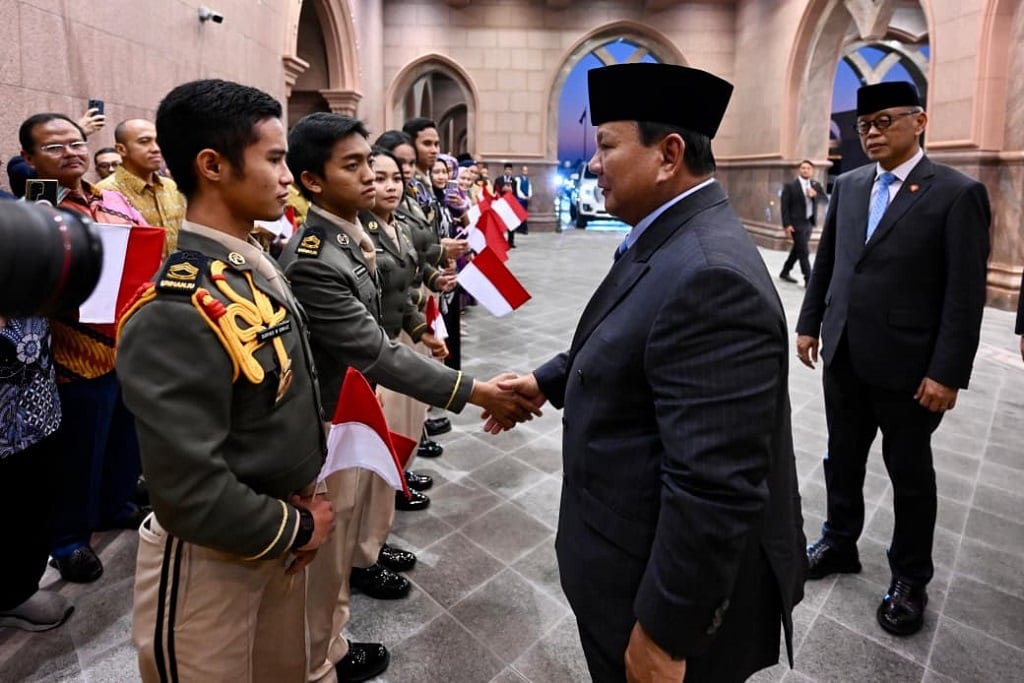 Momen Hangat Mahasiswa RI di UEA Antusias Sambut Presiden Prabowo