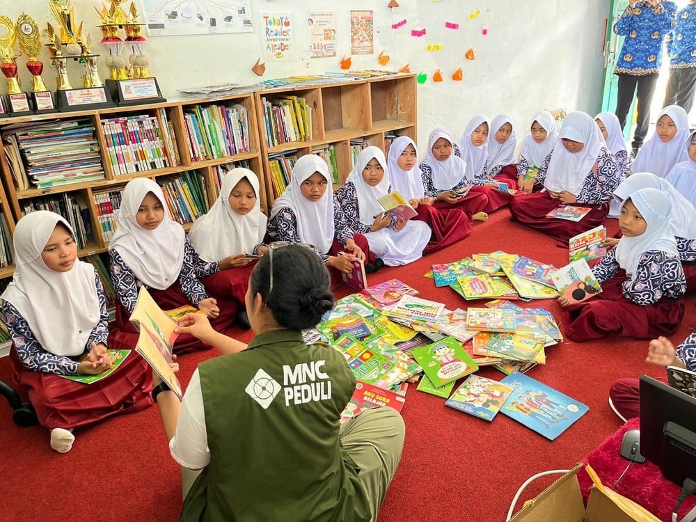 MNC Peduli Salurkan Ratusan Buku ke SDN Cibilik Sukabumi, Perkuat Literasi Pelajar