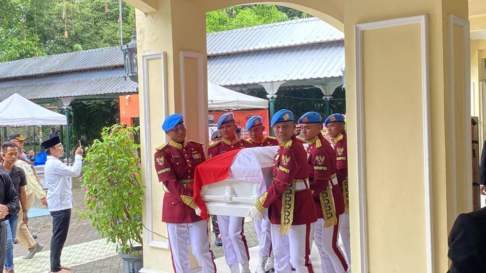 Jenazah Try Sutrisno Tiba di Masjid Sunda Kelapa untuk Disalatkan 