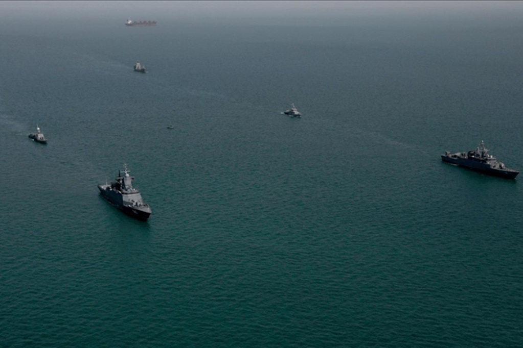 Kapal Berbendera UEA Meledak di Selat Hormuz, 3 ABK WNI Masih Dicari