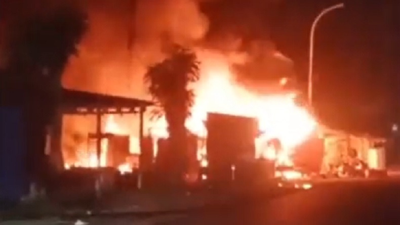 Lupa Matikan Kompor Usai Berbuka, Rumah dan Bengkel di Labuhanbatu Hangus Dilalap Api