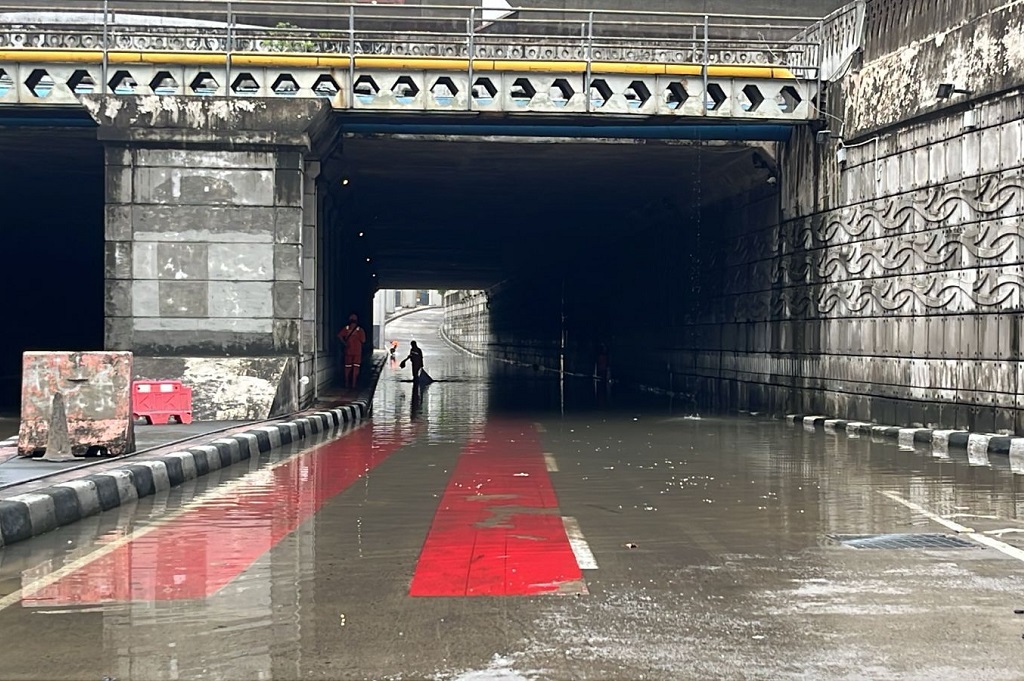 Jakarta Dilanda Banjir, Underpass Mampang Prapatan Jaksel Lumpuh