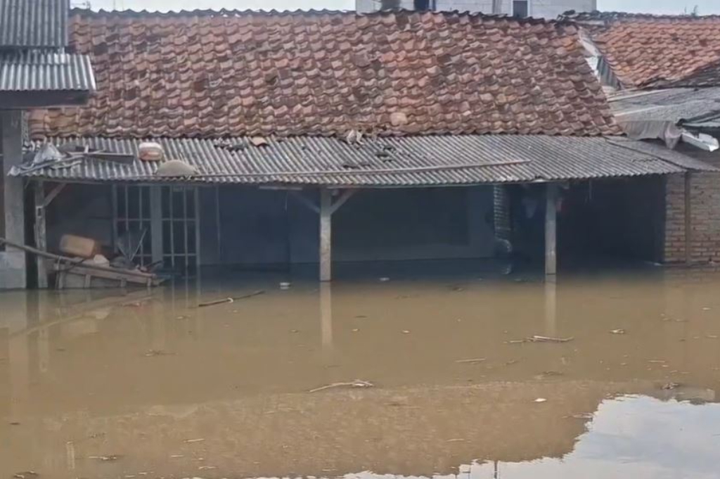 Banjir Karawang Hari Kedua, 340 Rumah Terendam hingga 1.194 Warga Terdampak
