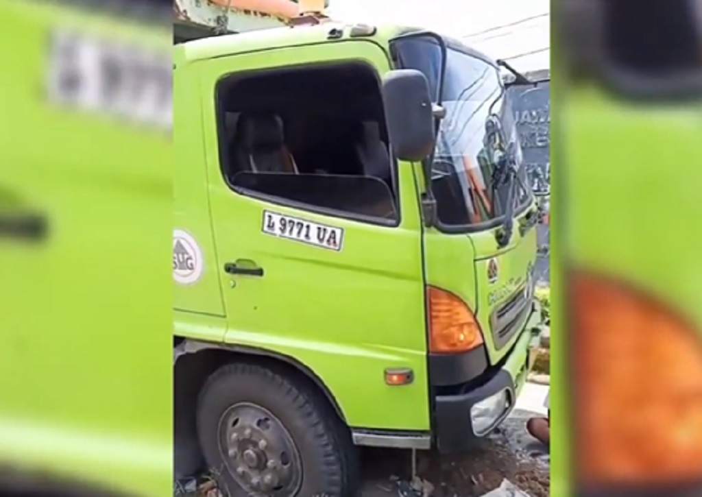 Ngeri! Detik-Detik Truk Tronton Rem Blong Tabrak 5 Pemotor di Blora Tewaskan 1 Orang