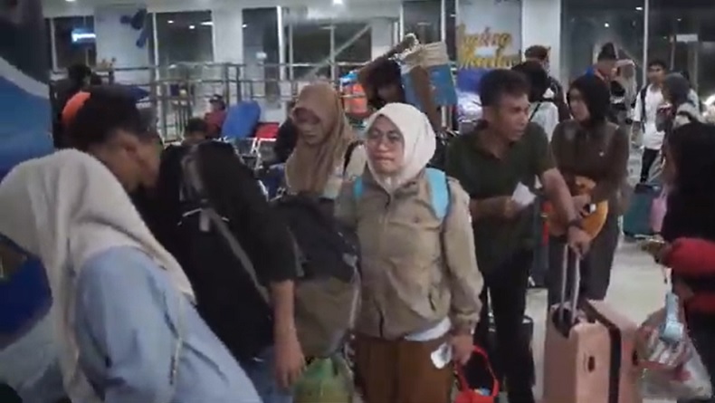 Ribuan Pemudik Berangkat Lebih Awal dari Pelabuhan Soekarno Hatta Makassar
