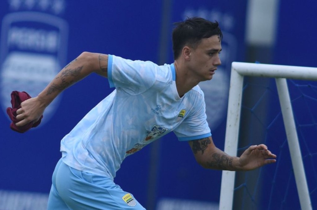 Persib Bidik Kemenangan di Samarinda, Kesempatan Emas Jauhi Borneo FC