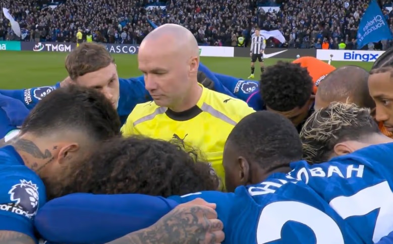 Viral Pemain Chelsea Bikin Ritual Aneh, Wasit Paul Tierney Jadi Korban