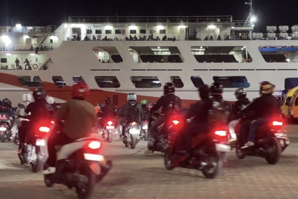 H-4 Lebaran, Pemudik Motor Mulai Membeludak di Pelabuhan Ciwandan Banten