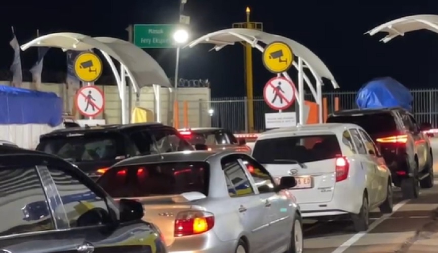 Puncak Arus Mudik Lebaran 2026 di Pelabuhan Merak Diprediksi Terjadi Malam Ini 