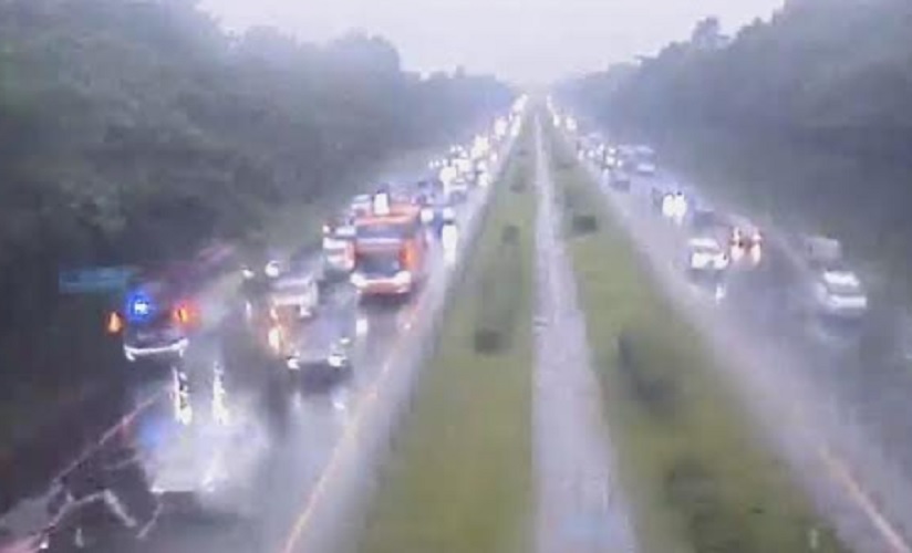 Tol Cipali Diguyur Hujan Lebat dan Angin Kencang, Pemudik Diminta Kurangi Kecepatan