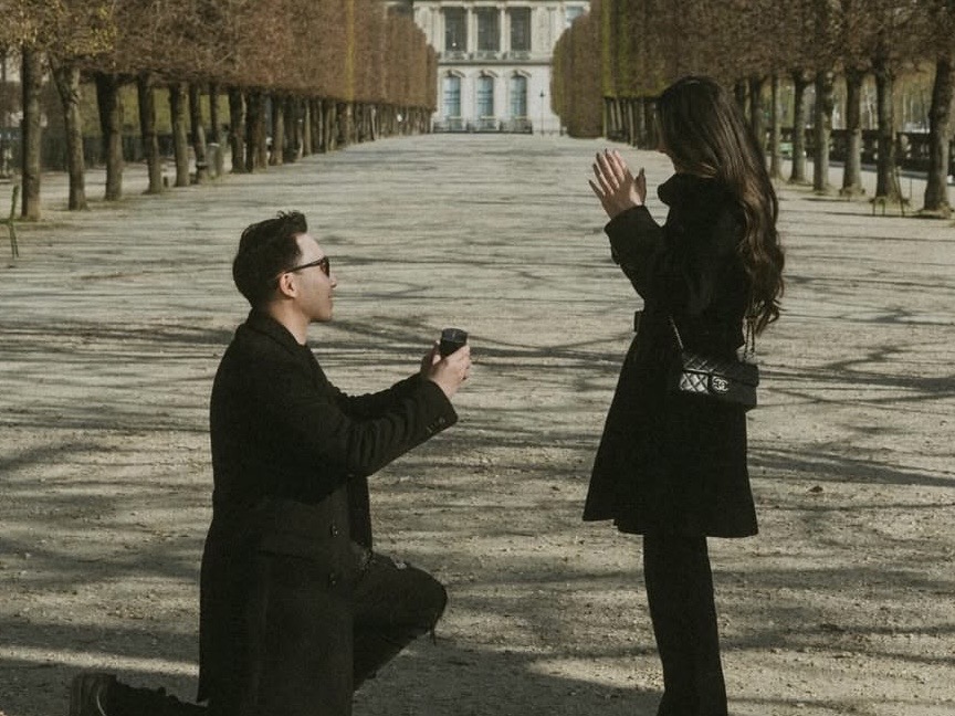 Selamat! Gege Elisa Dilamar Kekasih di Paris