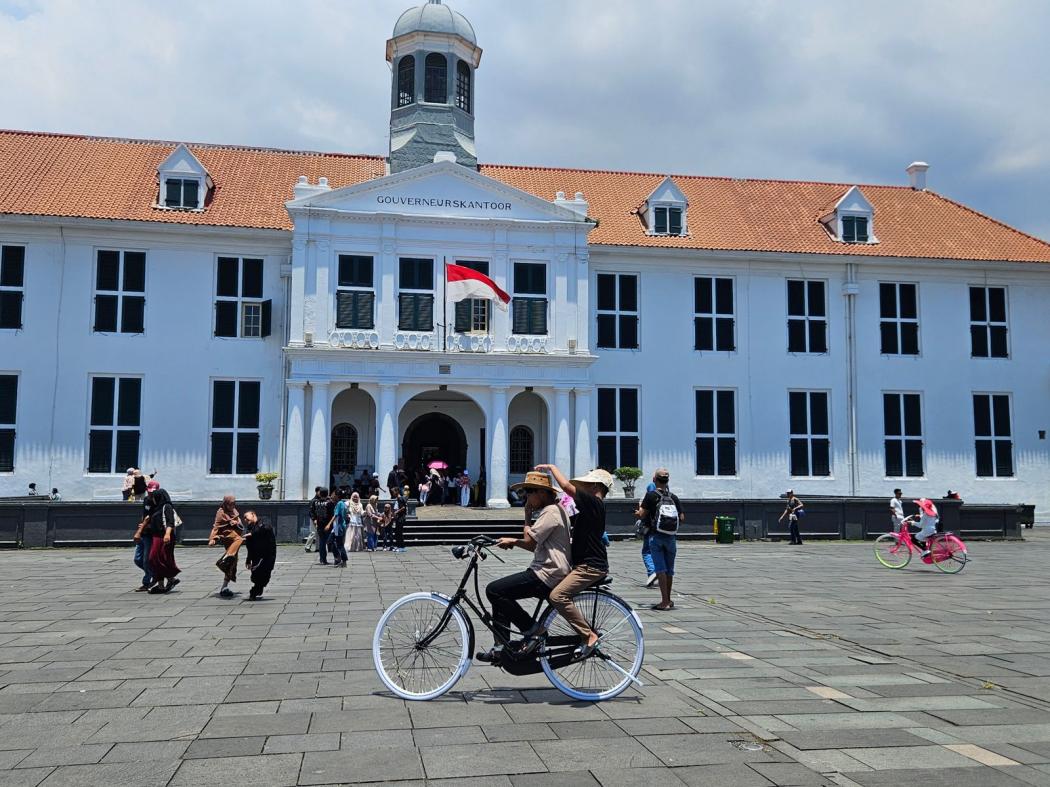 Libur Lebaran di Kota Tua Jakarta, Naik Sepeda Ontel hingga Pertunjukan Musik Keroncong