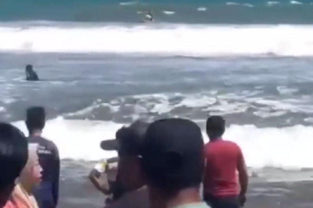 Tragis! 2 Wisatawan Terseret Ombak di Pantai Karangnaya Sukabumi, 1 Orang Tewas