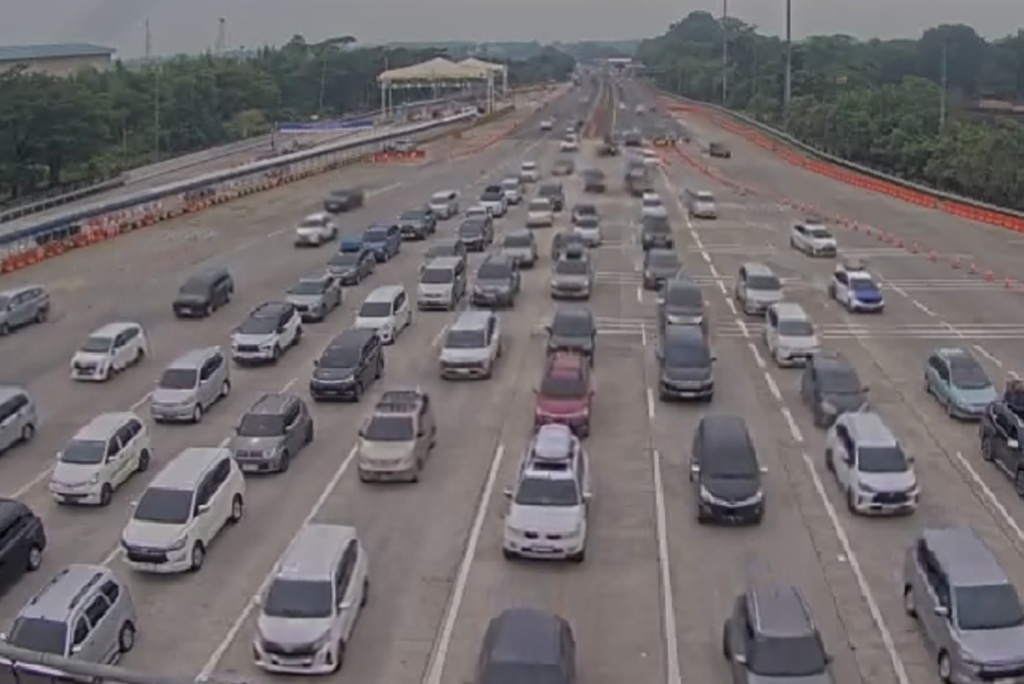 Puncak Arus Balik Diprediksi Hari Ini, Tol Jakarta-Cikampek Ramai Lancar