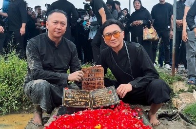 Saksikan Detik-Detik Ibunda Meninggal, Anji Manji Sempat Mengira Mama Tertidur