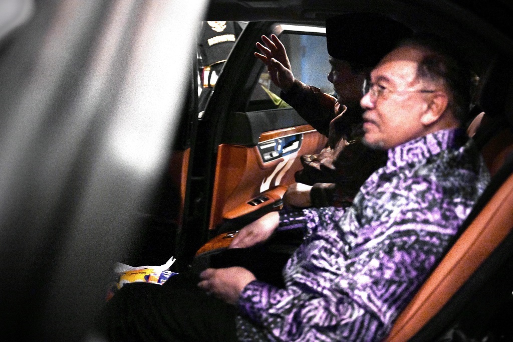 Momen Prabowo Antar Anwar Ibrahim Pulang, Semobil Menuju Halim