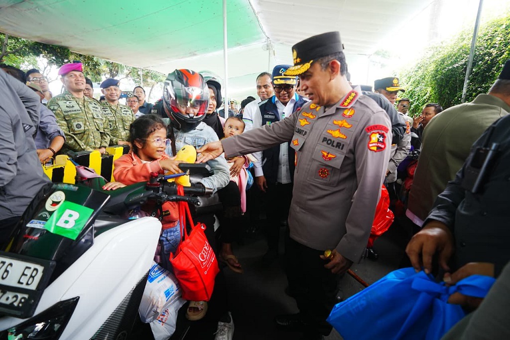 Kapolri Tinjau Arus Balik di Pelabuhan Bakauheni, Pastikan Pemudik Aman Sampai Tujuan