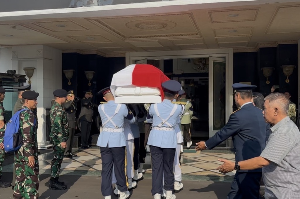 Upacara Penghormatan Terakhir, Jenazah Eks Menhan Juwono Sudarsono Tiba di Kemhan