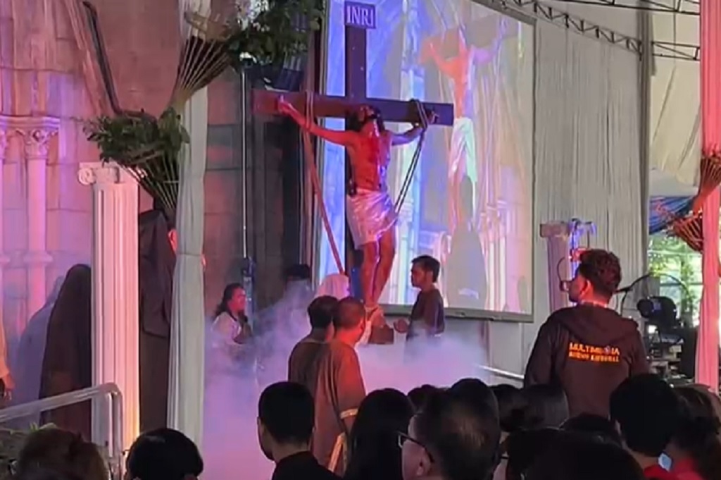 Jumat Agung, Prosesi Jalan Salib di Gereja Katedral Jakarta Berlangsung Khidmat