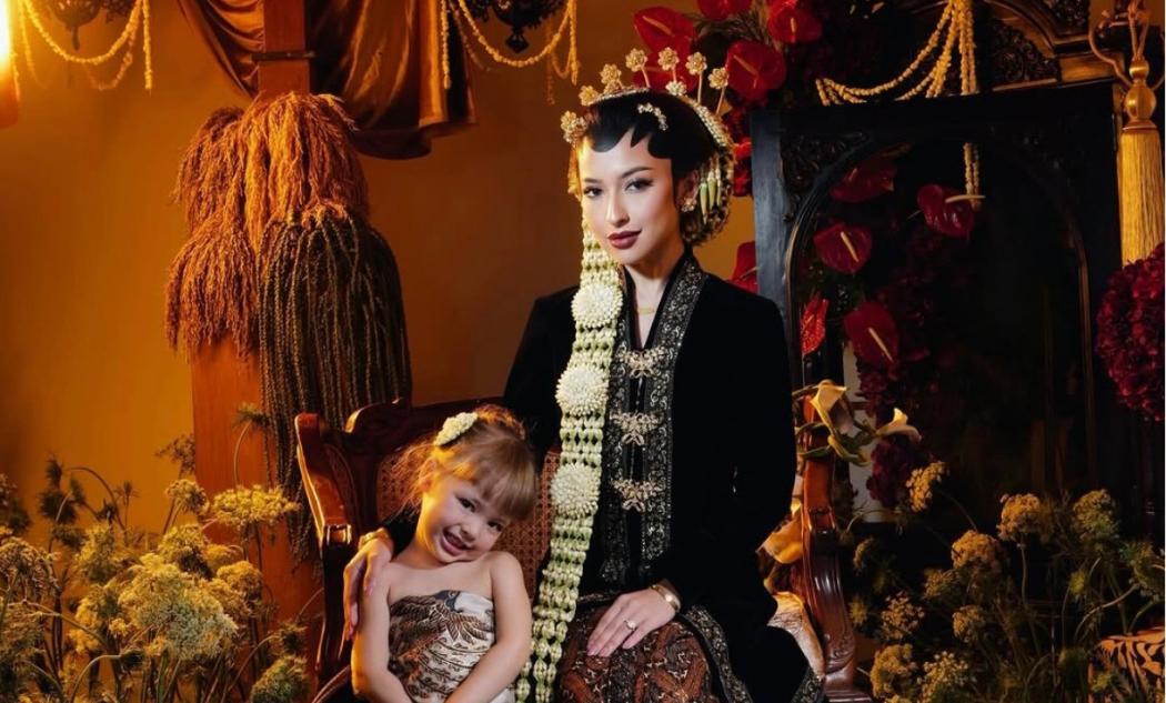 Jennifer Coppen Tulis Pesan Haru untuk Sang Putri saat Foto Prewedding, Netizen Ikut Nangis