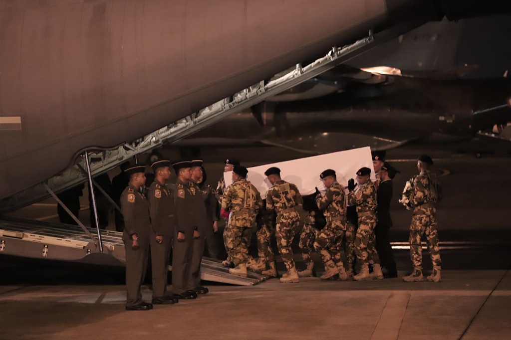 3 Jenazah Prajurit TNI Gugur di Lebanon Diterbangkan ke Rumah Duka