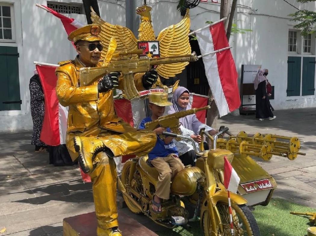 Hari Terakhir Libur Panjang, Ribuan Orang Wisata di Kota Tua Jakarta