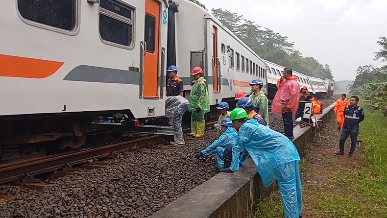 Proses Evakuasi KA Bangunkarta Anjlok di Bumiayu Brebes 6-7 Jam