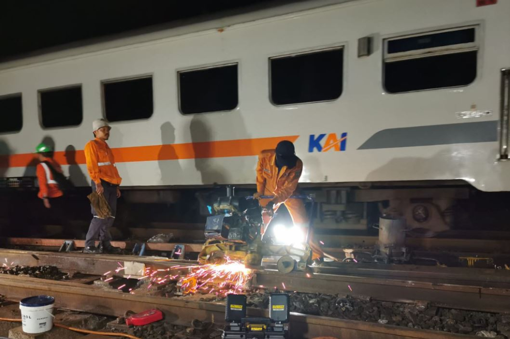 14 Jam Perbaikan, Jalur Kereta Api Bumiayu Kembali Normal usai KA Bangunkarta Anjlok