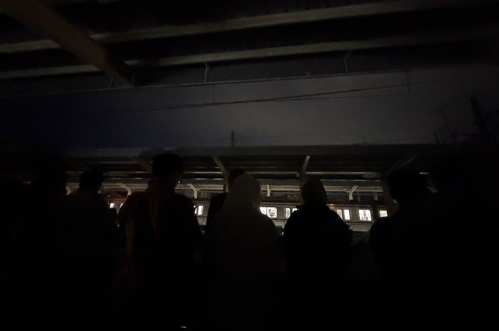 Stasiun Duri Sempat Gelap akibat Listrik Padam, Layanan KRL Dipastikan Normal